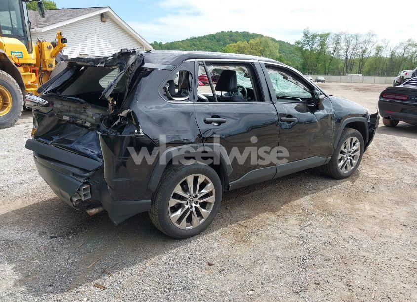 Photo 4 of 2021 Toyota Rav4 XLE PREMIUM (VIN 2T3A1RFV7MC145340)