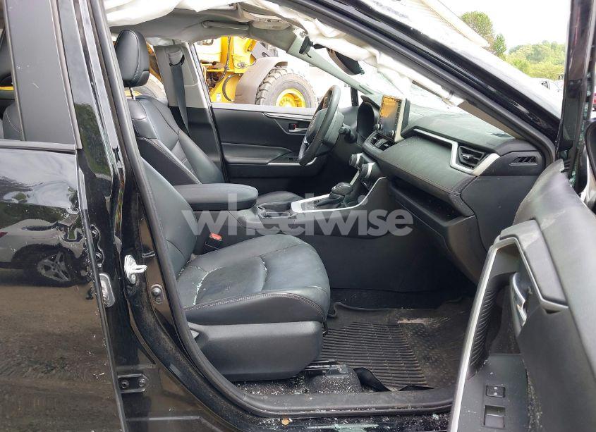 Photo 5 of 2021 Toyota Rav4 XLE PREMIUM (VIN 2T3A1RFV7MC145340)