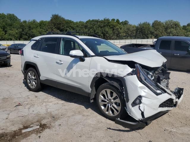 2024 TOYOTA RAV4 XLE PREMIUM (VIN 2T3A1RFV7RW427533) main photo