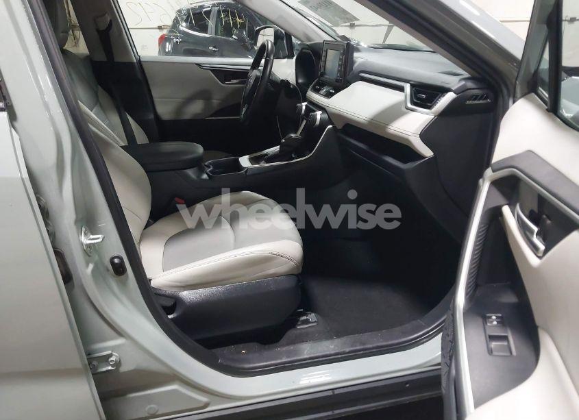 Photo 5 of 2019 Toyota Rav4 XLE PREMIUM (VIN 2T3A1RFV8KC056339)