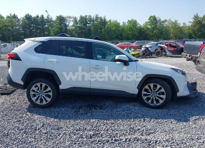 Photo 13 of 2020 Toyota Rav4 XLE PREMIUM (VIN 2T3A1RFV8LW119570)