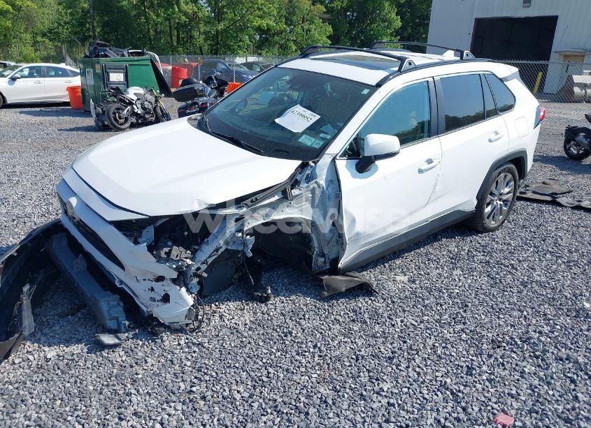 Photo 2 of 2020 Toyota Rav4 XLE PREMIUM (VIN 2T3A1RFV8LW119570)