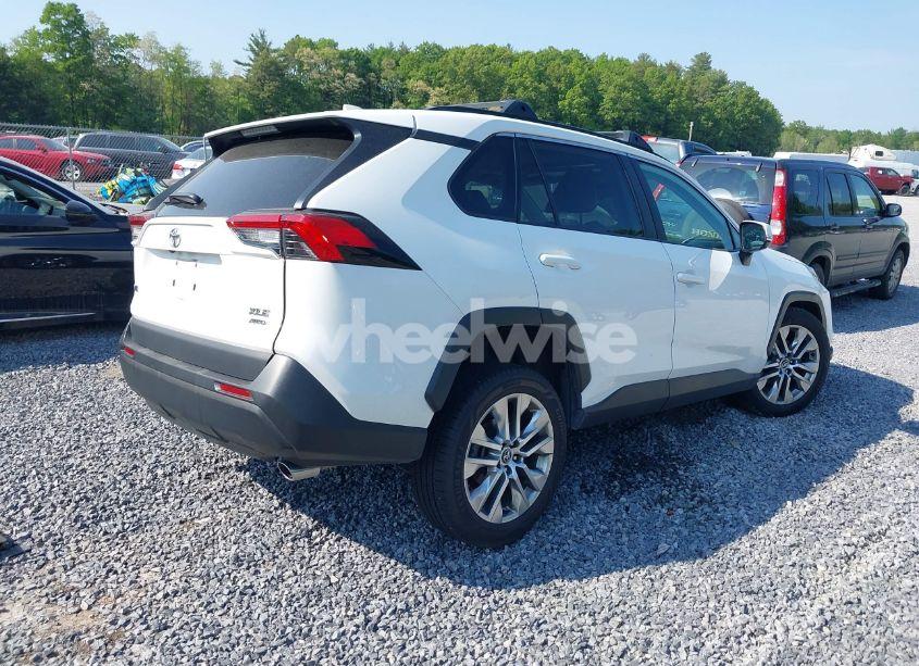 Photo 4 of 2020 Toyota Rav4 XLE PREMIUM (VIN 2T3A1RFV8LW119570)