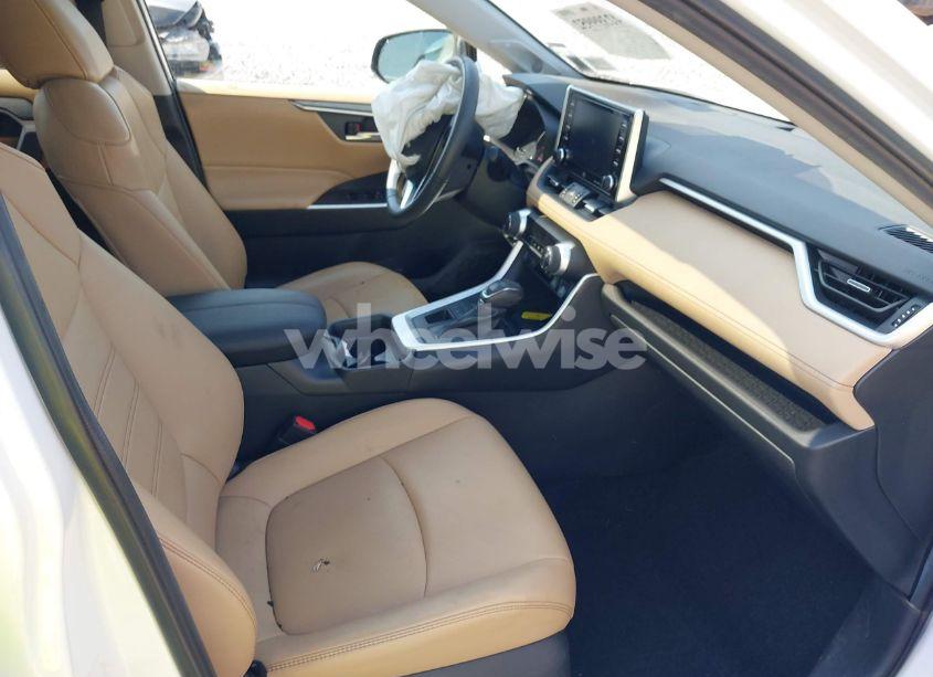 Photo 5 of 2020 Toyota Rav4 XLE PREMIUM (VIN 2T3A1RFV8LW119570)