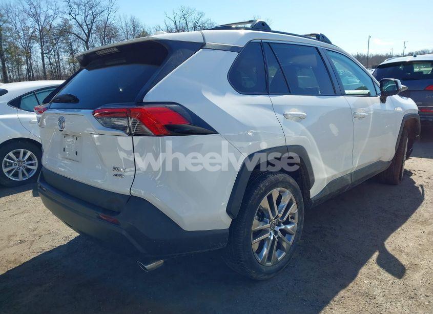 Photo 4 of 2020 Toyota Rav4 XLE PREMIUM (VIN 2T3A1RFV8LW136689)