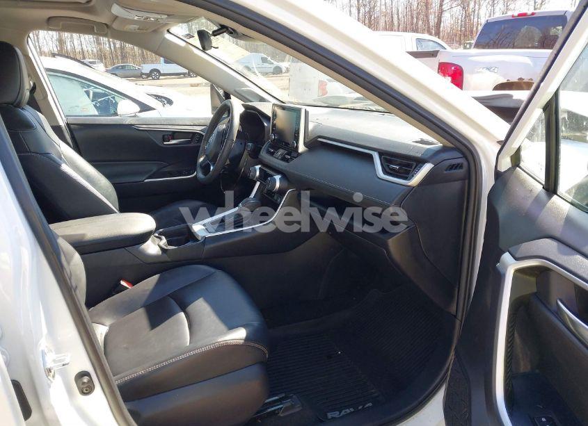 Photo 5 of 2020 Toyota Rav4 XLE PREMIUM (VIN 2T3A1RFV8LW136689)