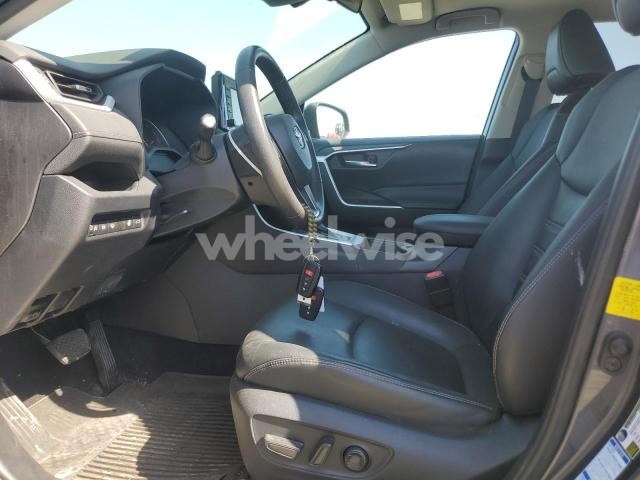 Photo 4 of 2021 TOYOTA RAV4 XLE PREMIUM (VIN 2T3A1RFV8MC181084)