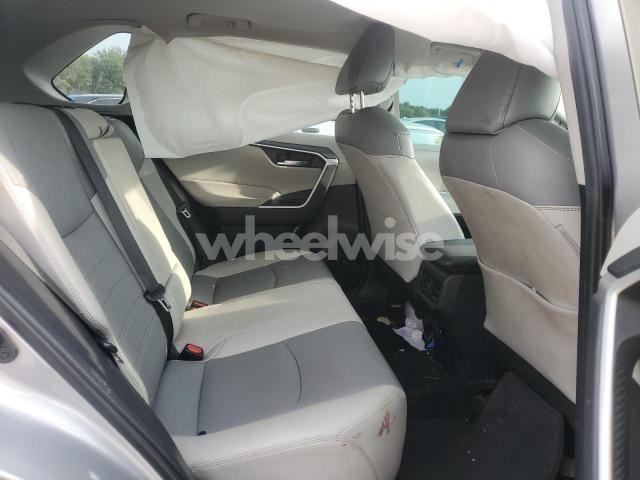 Photo 7 of 2021 TOYOTA RAV4 XLE PREMIUM (VIN 2T3A1RFV8MW167233)