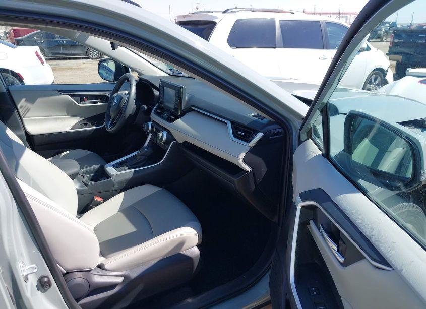 Photo 5 of 2021 Toyota Rav4 XLE PREMIUM (VIN 2T3A1RFV8MW213935)