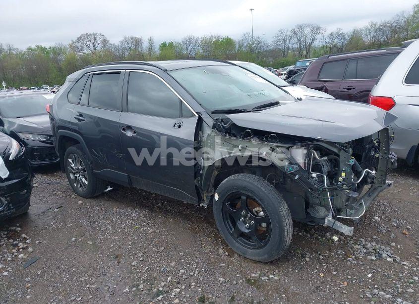 2022 Toyota Rav4 XLE PREMIUM (VIN 2T3A1RFV8NC297757) main photo