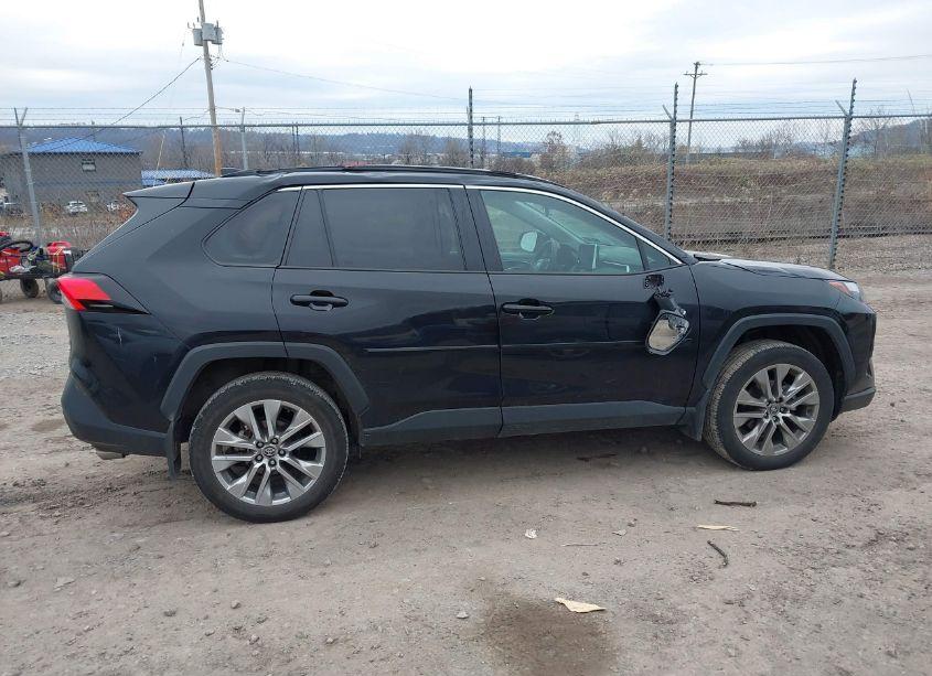 Photo 14 of 2023 Toyota Rav4 XLE PREMIUM (VIN 2T3A1RFV8PC336947)