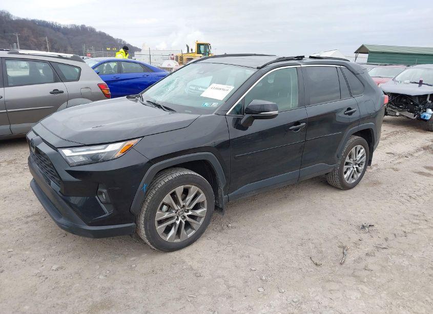 Photo 2 of 2023 Toyota Rav4 XLE PREMIUM (VIN 2T3A1RFV8PC336947)