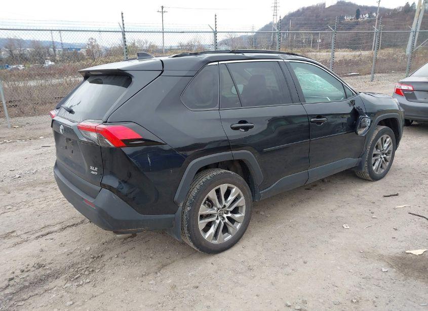 Photo 4 of 2023 Toyota Rav4 XLE PREMIUM (VIN 2T3A1RFV8PC336947)