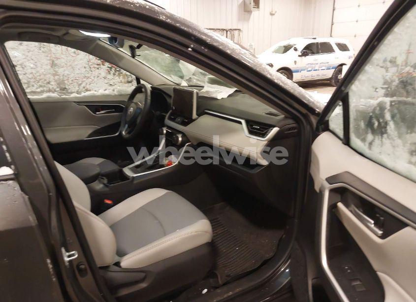 Photo 5 of 2024 Toyota Rav4 XLE PREMIUM (VIN 2T3A1RFV8RW435477)