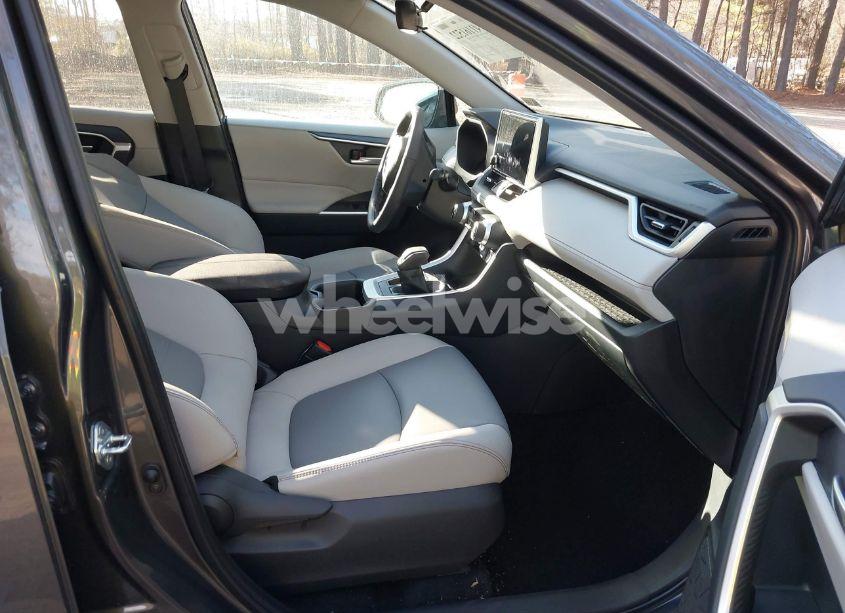 Photo 5 of 2024 Toyota Rav4 XLE PREMIUM (VIN 2T3A1RFV8RW488230)