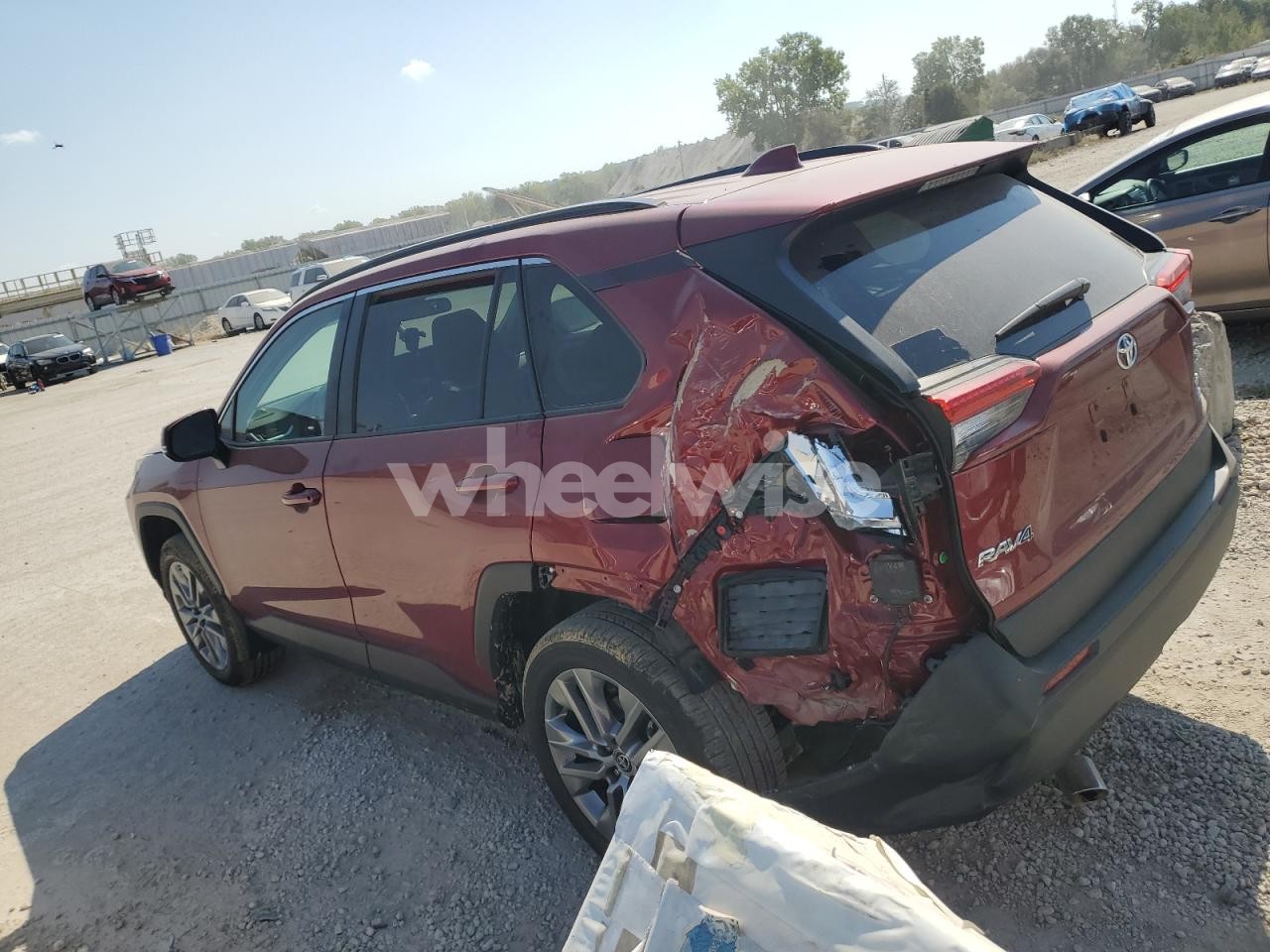 Photo 2 of 2025 TOYOTA RAV4 XLE PREMIUM (VIN 2T3A1RFV8SW540994)