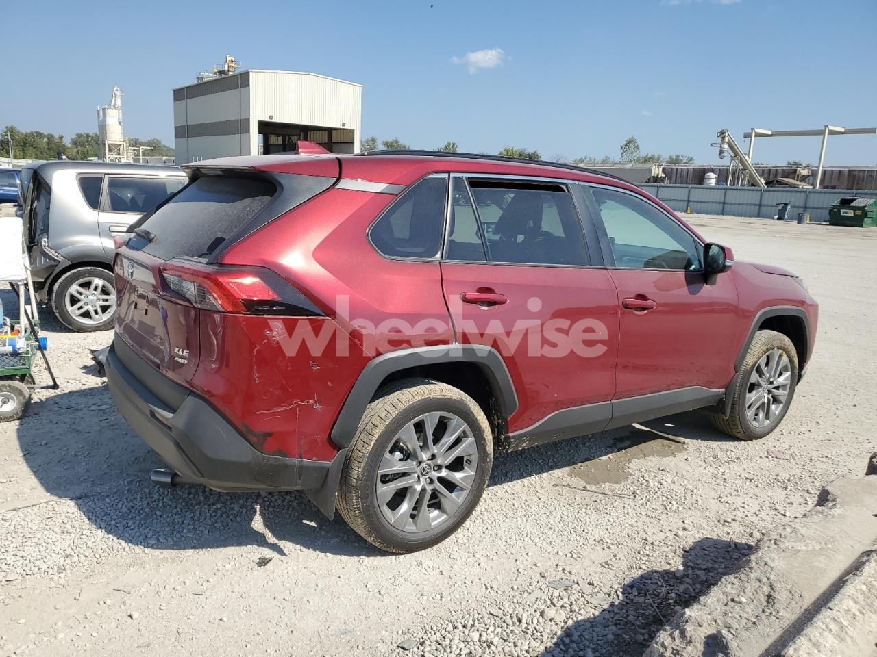 Photo 3 of 2025 TOYOTA RAV4 XLE PREMIUM (VIN 2T3A1RFV8SW540994)