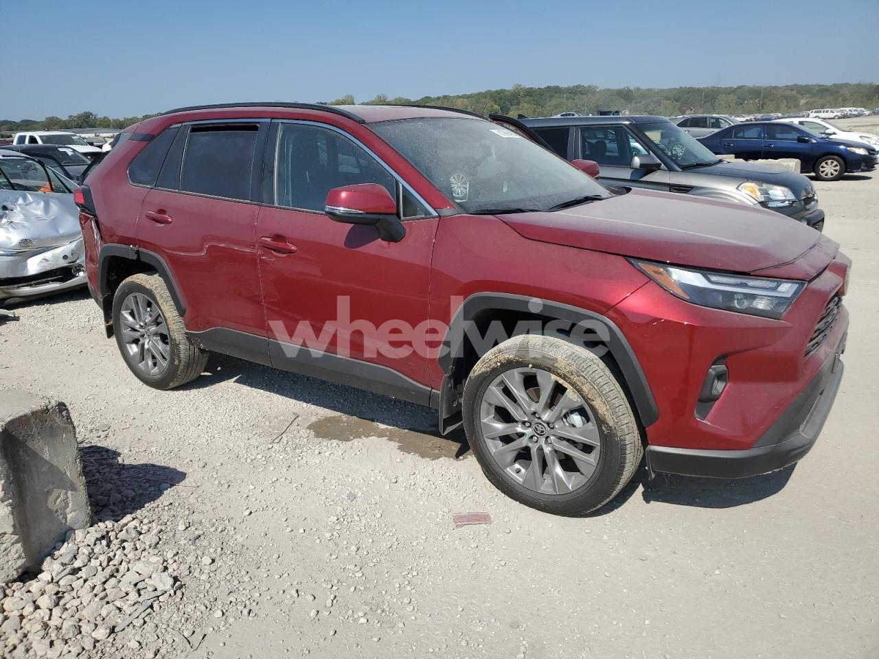 Photo 4 of 2025 TOYOTA RAV4 XLE PREMIUM (VIN 2T3A1RFV8SW540994)