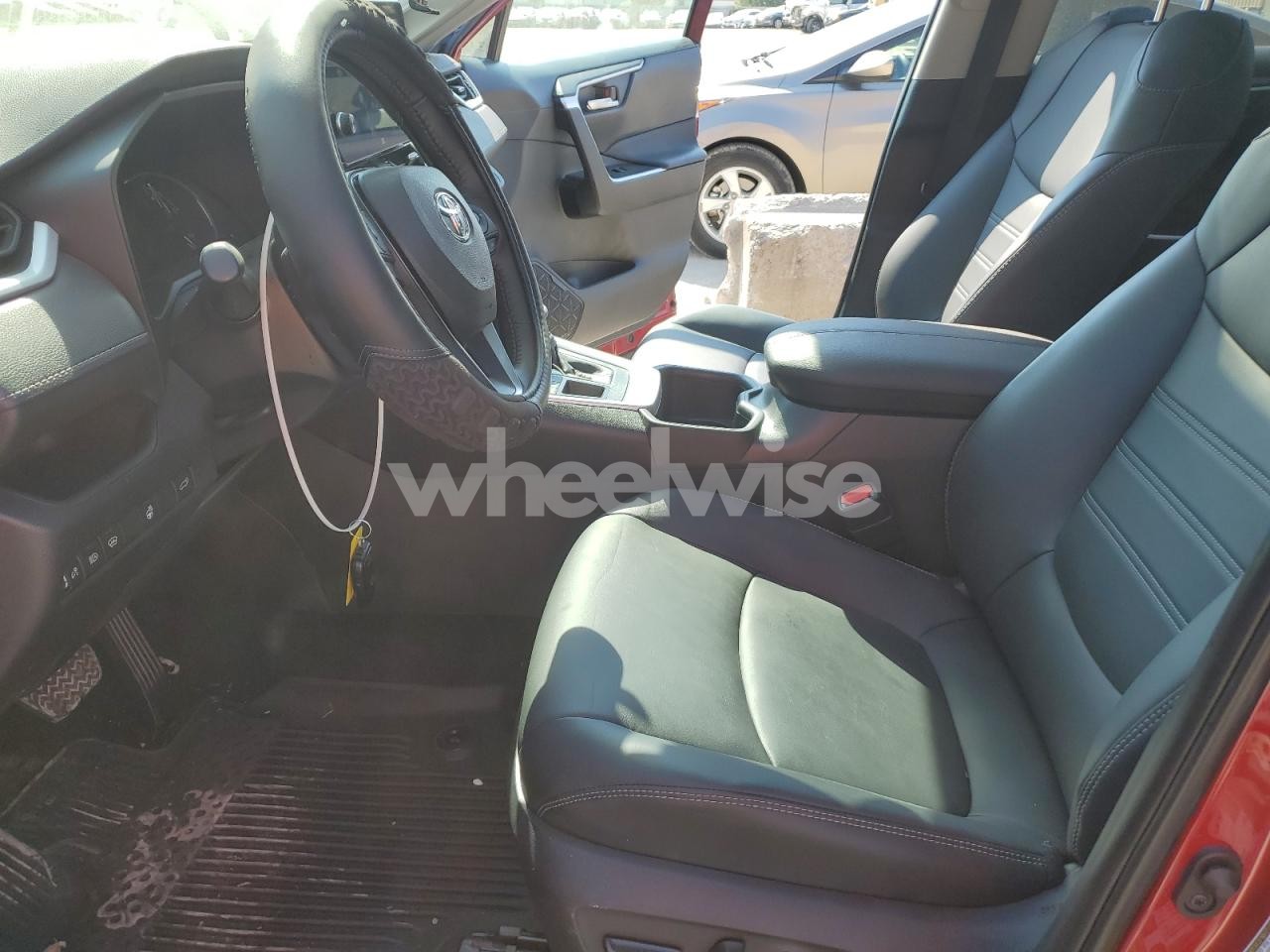 Photo 7 of 2025 TOYOTA RAV4 XLE PREMIUM (VIN 2T3A1RFV8SW540994)
