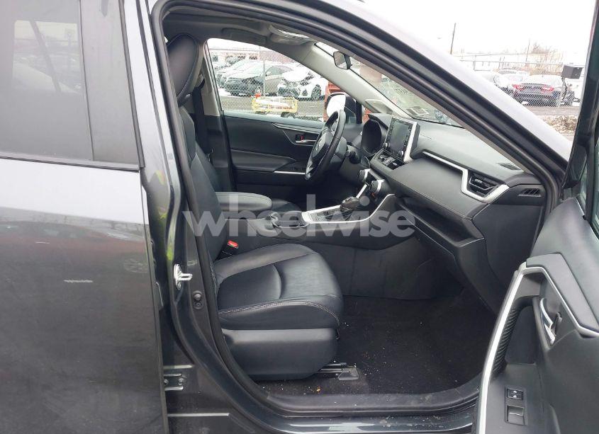 Photo 5 of 2019 Toyota Rav4 XLE PREMIUM (VIN 2T3A1RFV9KC025908)