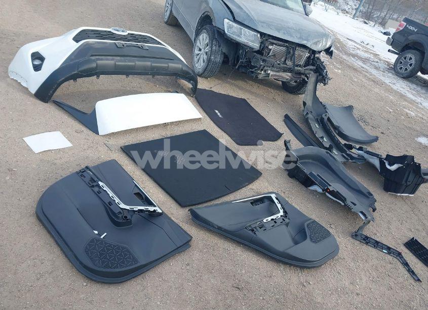 Photo 12 of 2019 Toyota Rav4 XLE PREMIUM (VIN 2T3A1RFV9KW045185)