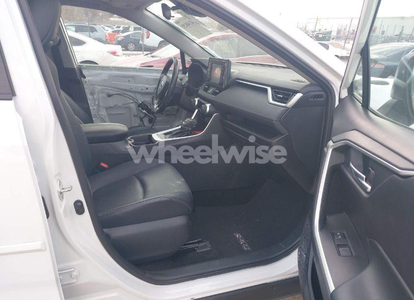 Photo 5 of 2019 Toyota Rav4 XLE PREMIUM (VIN 2T3A1RFV9KW045185)