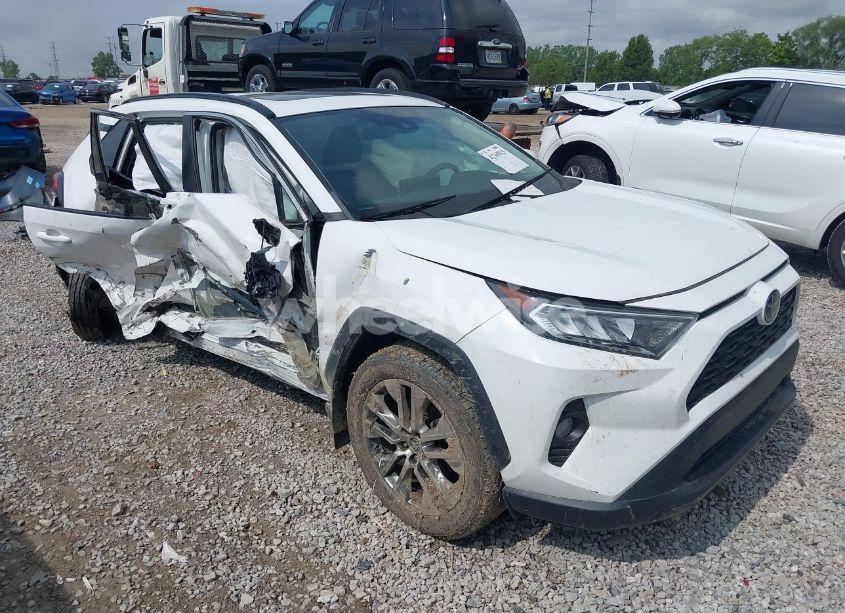 2020 Toyota Rav4 XLE PREMIUM (VIN 2T3A1RFV9LC069487) main photo