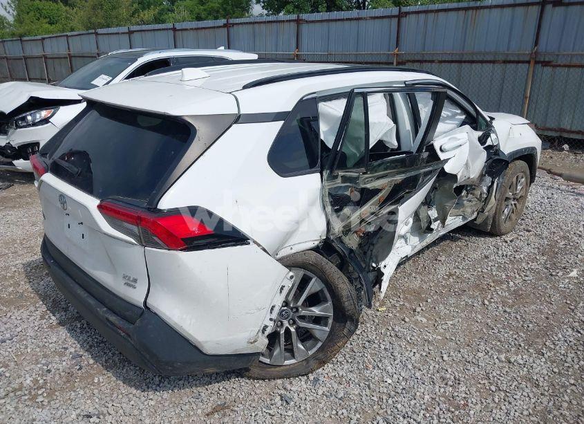 Photo 4 of 2020 Toyota Rav4 XLE PREMIUM (VIN 2T3A1RFV9LC069487)