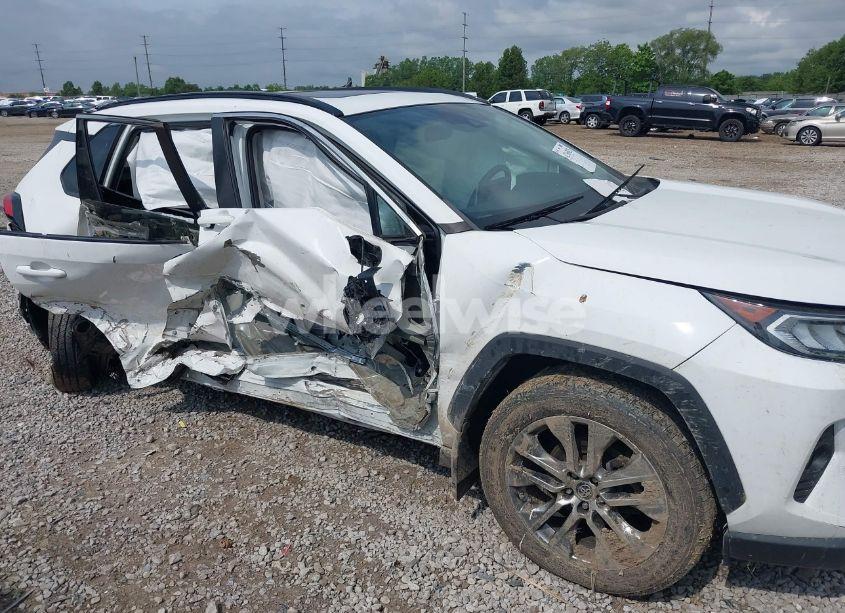 Photo 6 of 2020 Toyota Rav4 XLE PREMIUM (VIN 2T3A1RFV9LC069487)