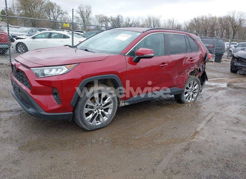 Photo 2 of 2020 Toyota Rav4 XLE PREMIUM (VIN 2T3A1RFV9LW113728)