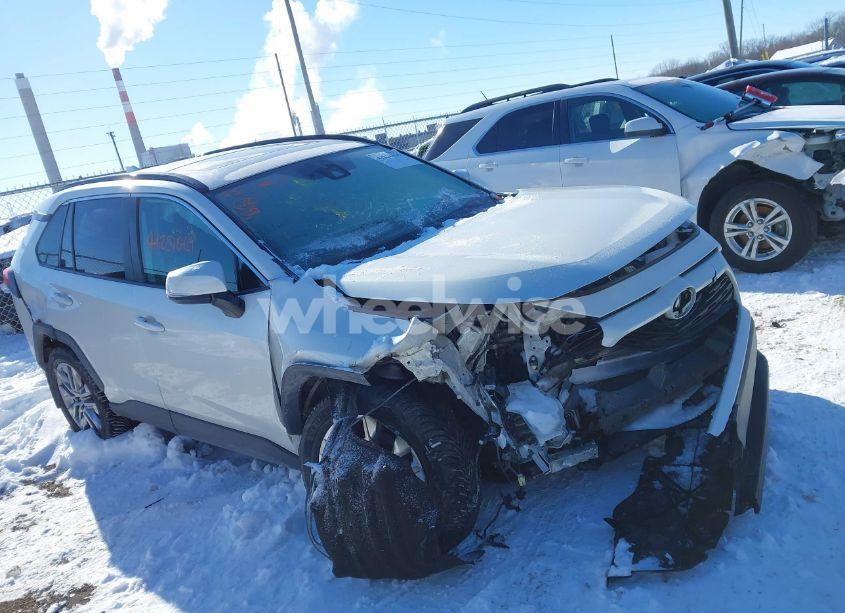 2021 Toyota Rav4 XLE PREMIUM (VIN 2T3A1RFV9MW150778) main photo