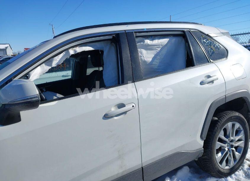 Photo 14 of 2021 Toyota Rav4 XLE PREMIUM (VIN 2T3A1RFV9MW150778)
