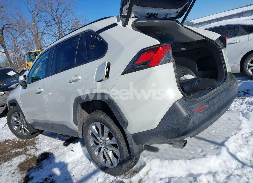 Photo 3 of 2021 Toyota Rav4 XLE PREMIUM (VIN 2T3A1RFV9MW150778)