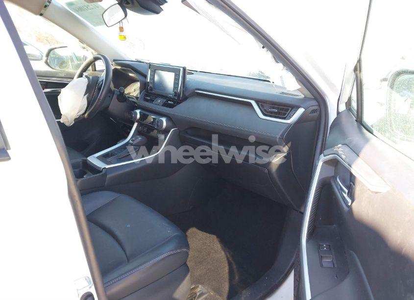 Photo 5 of 2021 Toyota Rav4 XLE PREMIUM (VIN 2T3A1RFV9MW150778)