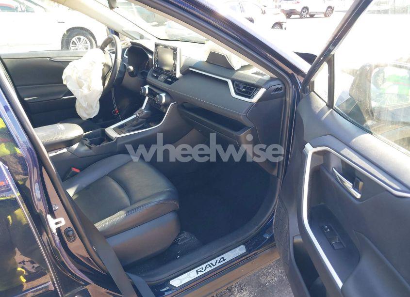 Photo 5 of 2021 Toyota Rav4 XLE PREMIUM (VIN 2T3A1RFV9MW191749)