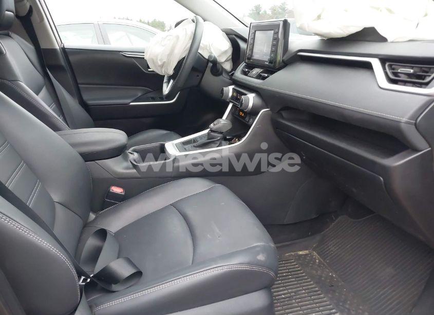 Photo 5 of 2022 Toyota Rav4 XLE PREMIUM (VIN 2T3A1RFV9NW313480)