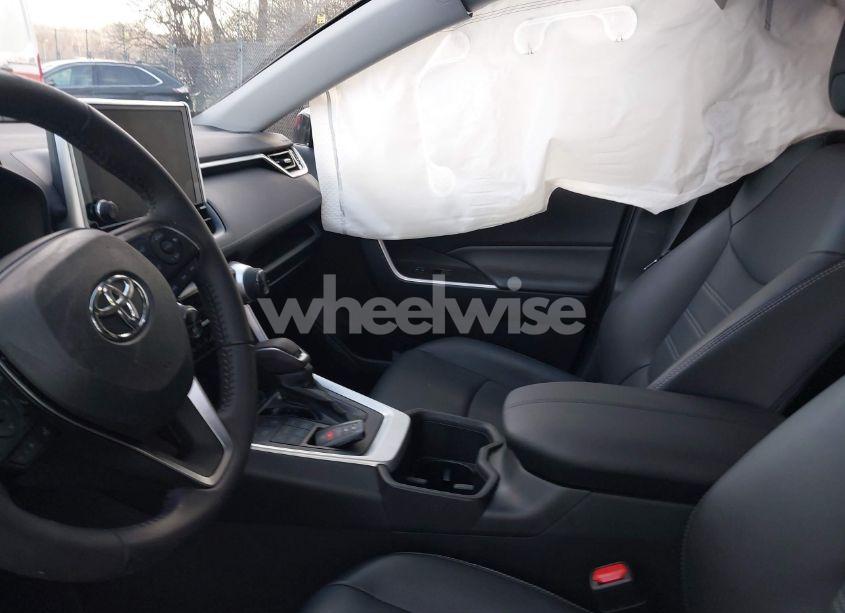 Photo 5 of 2024 Toyota Rav4 XLE PREMIUM (VIN 2T3A1RFV9RC398649)