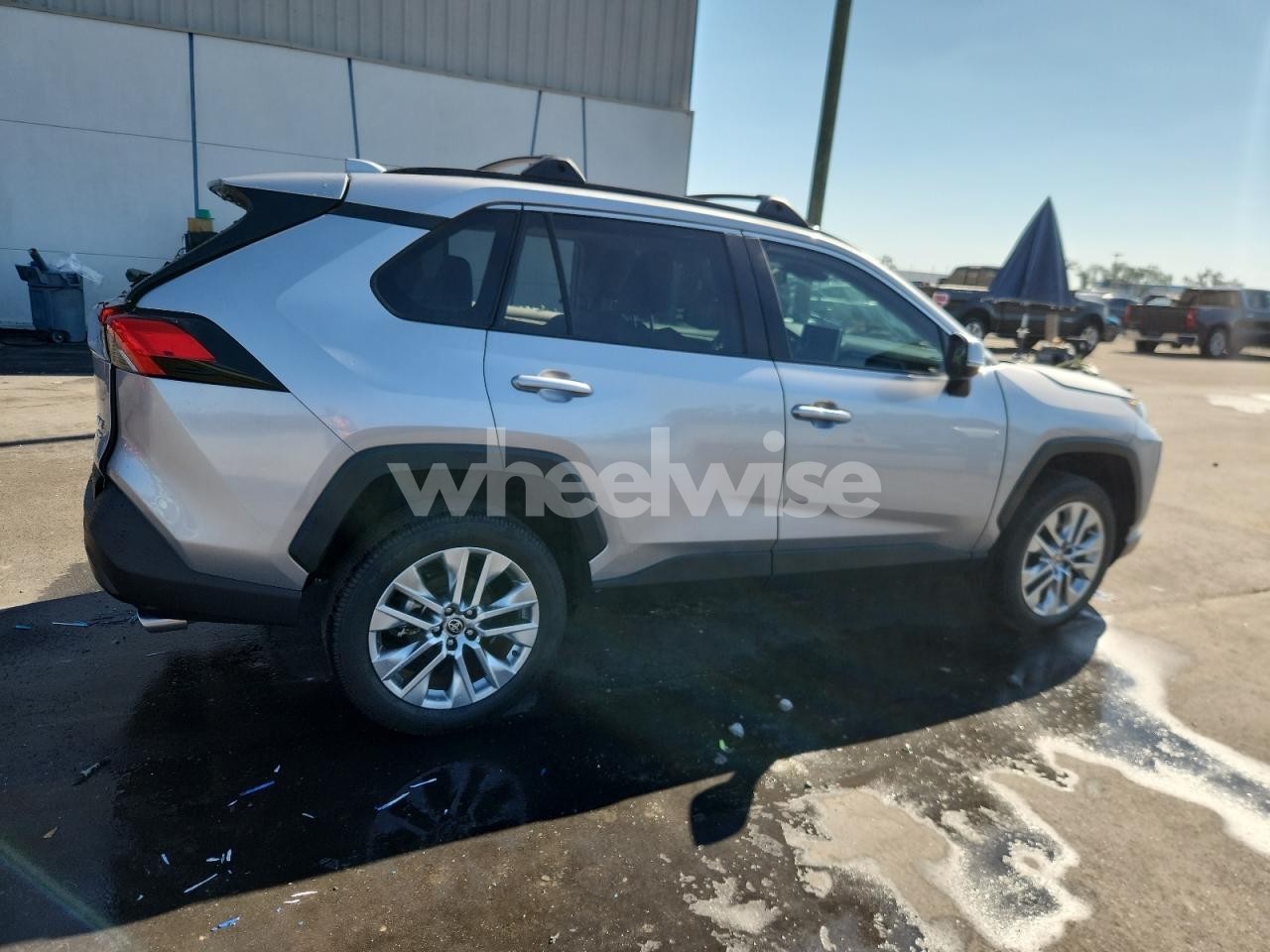 Photo 3 of 2025 TOYOTA RAV4 XLE PREMIUM (VIN 2T3A1RFV9SC504037)
