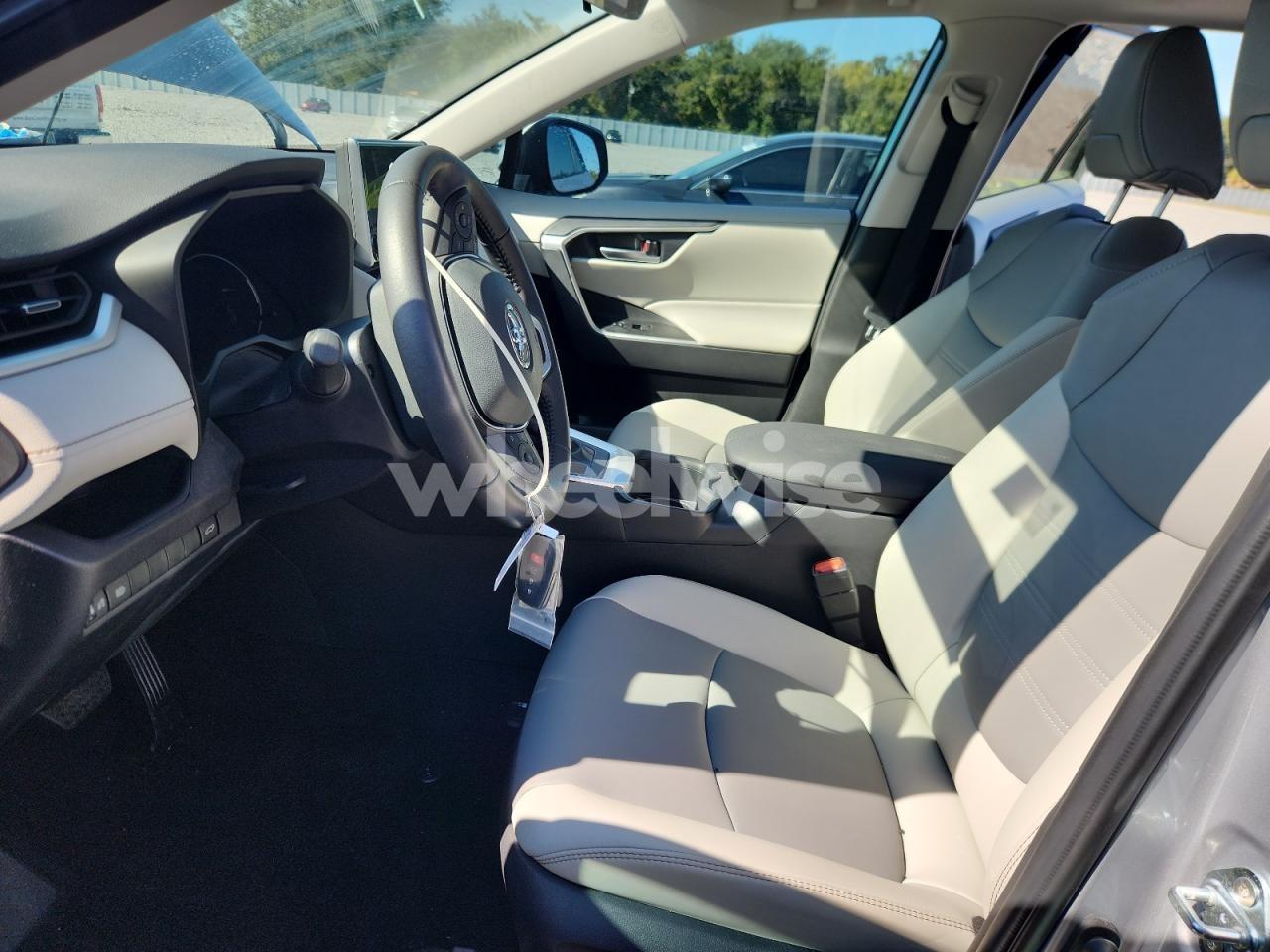 Photo 7 of 2025 TOYOTA RAV4 XLE PREMIUM (VIN 2T3A1RFV9SC504037)