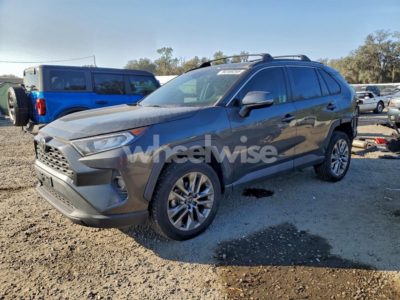 2020 TOYOTA RAV4 XLE PREMIUM (VIN 2T3A1RFVXLC137330) main photo