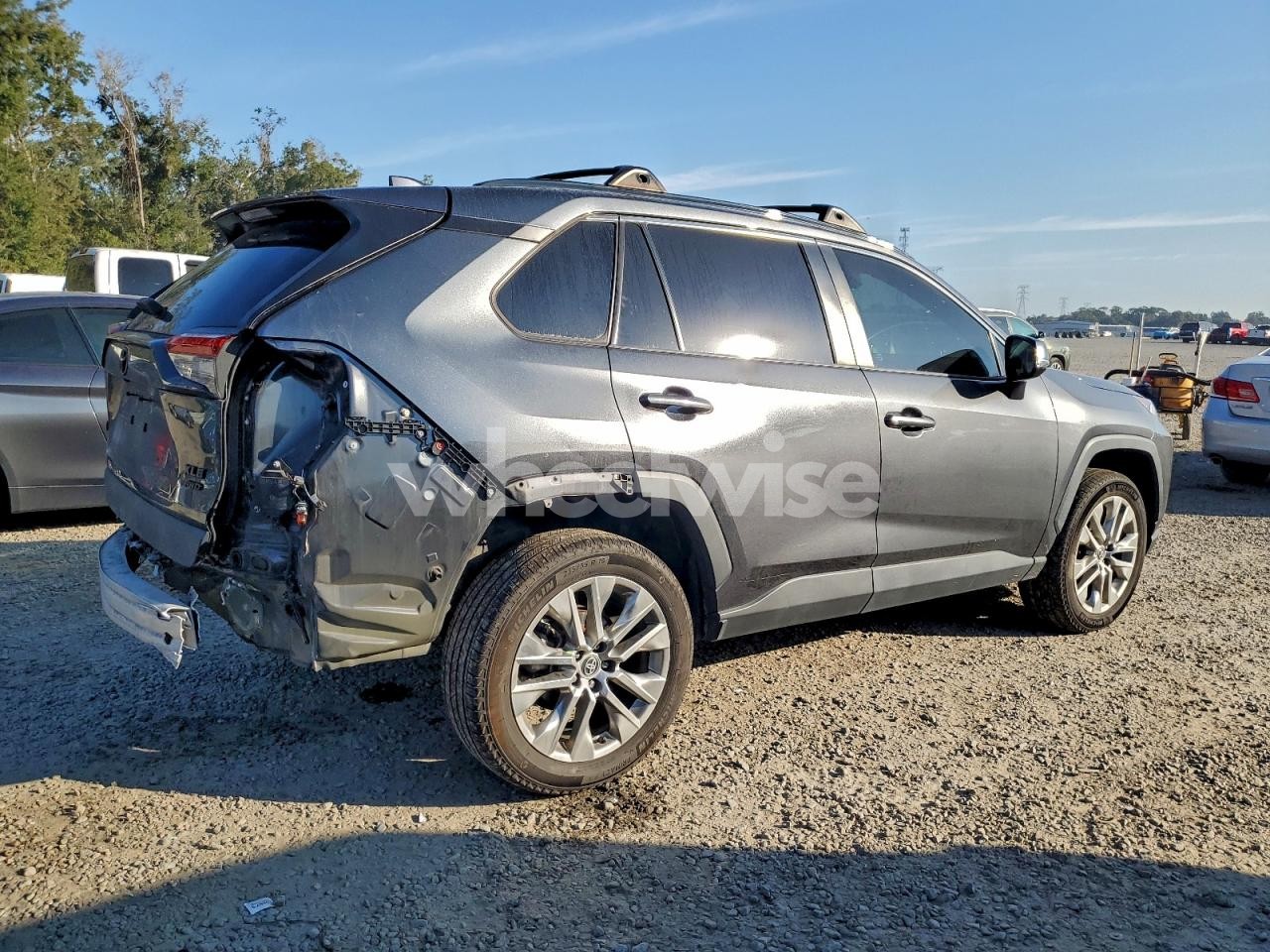 Photo 3 of 2020 TOYOTA RAV4 XLE PREMIUM (VIN 2T3A1RFVXLC137330)