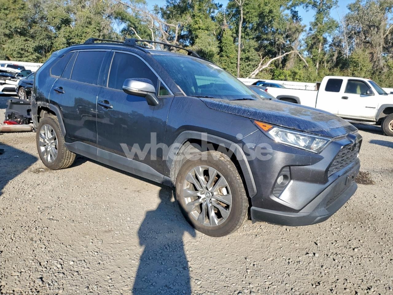 Photo 4 of 2020 TOYOTA RAV4 XLE PREMIUM (VIN 2T3A1RFVXLC137330)