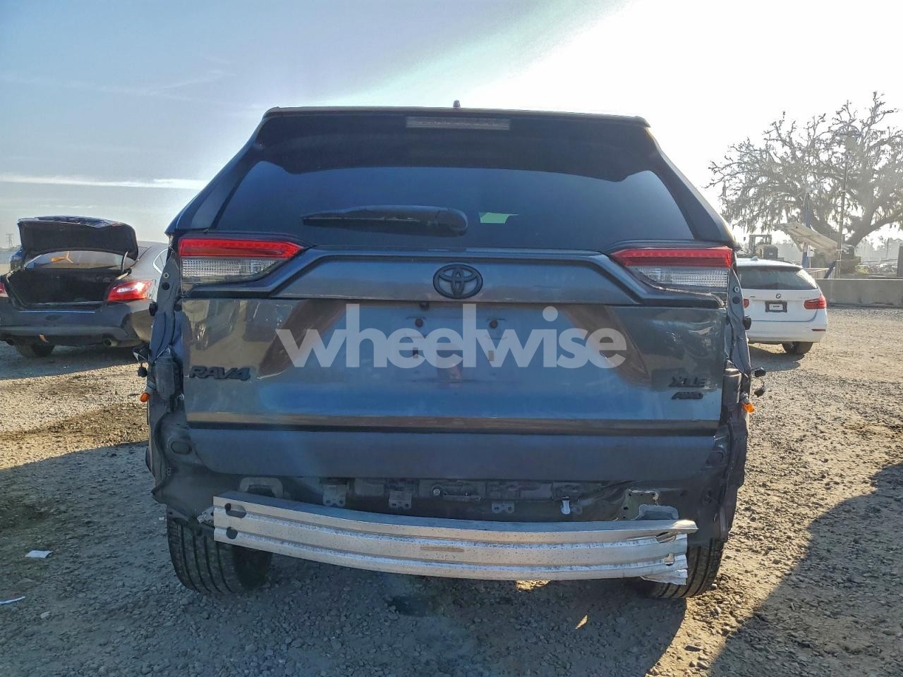 Photo 6 of 2020 TOYOTA RAV4 XLE PREMIUM (VIN 2T3A1RFVXLC137330)