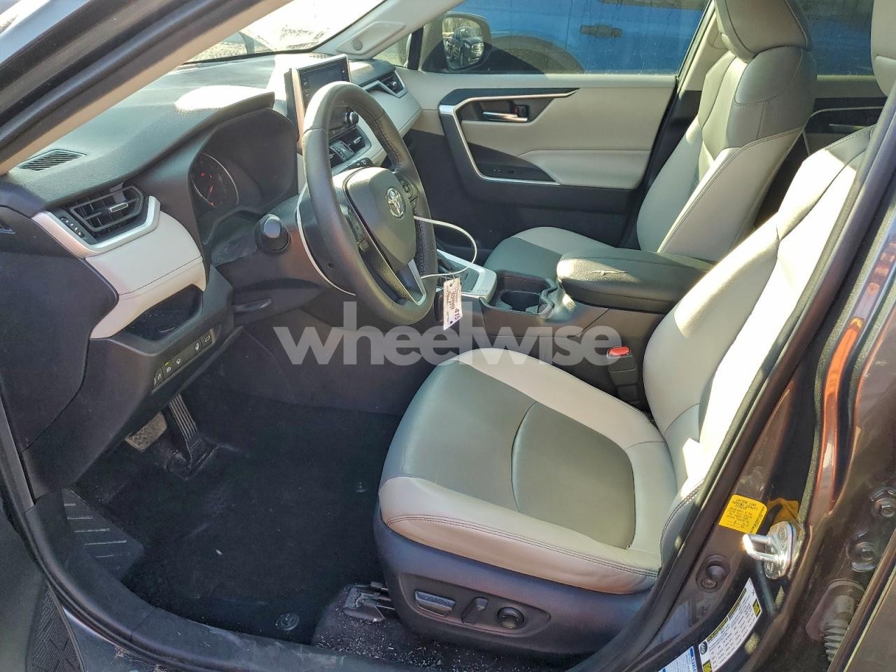 Photo 7 of 2020 TOYOTA RAV4 XLE PREMIUM (VIN 2T3A1RFVXLC137330)