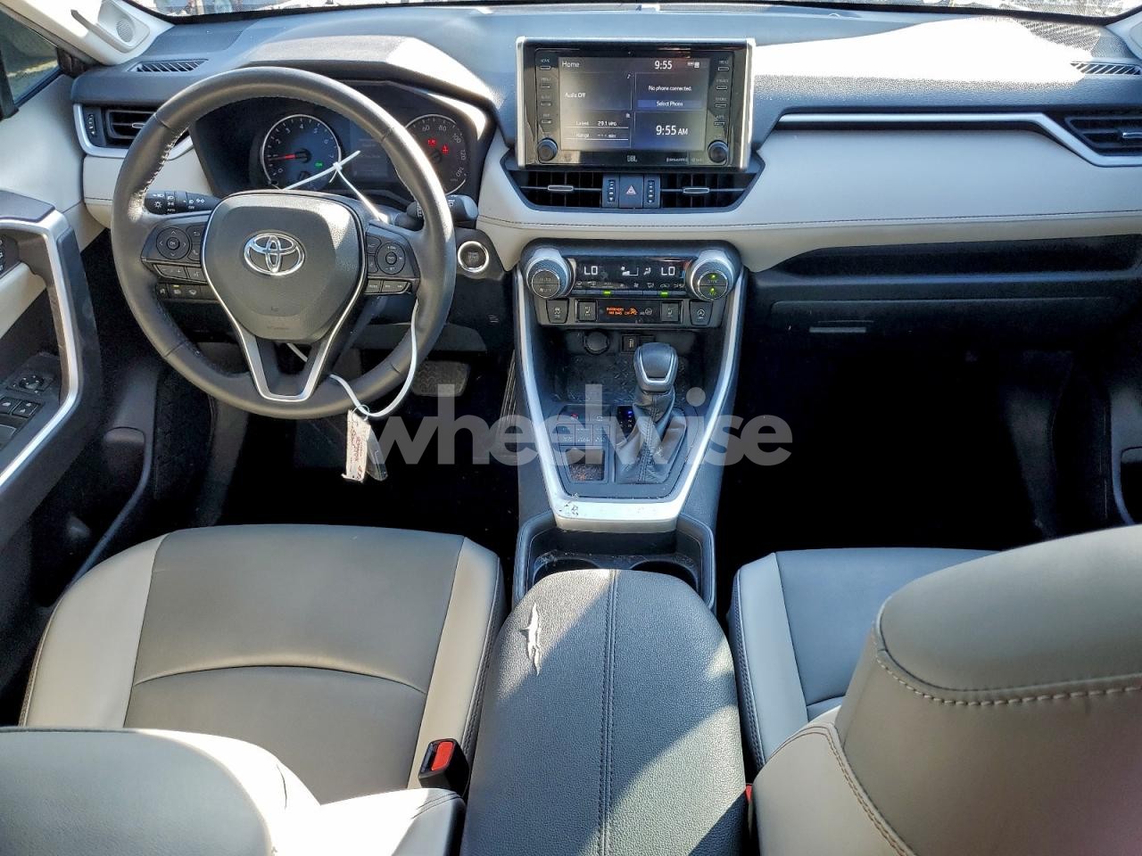 Photo 8 of 2020 TOYOTA RAV4 XLE PREMIUM (VIN 2T3A1RFVXLC137330)