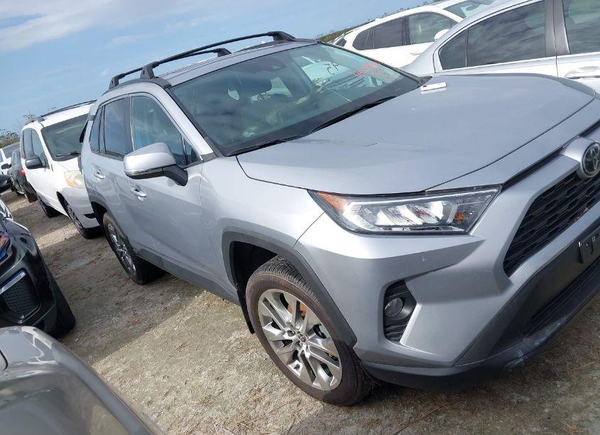 2021 Toyota Rav4 XLE PREMIUM (VIN 2T3A1RFVXMC184326) main photo
