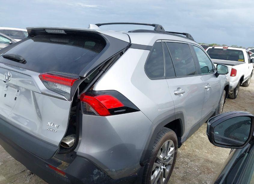 Photo 4 of 2021 Toyota Rav4 XLE PREMIUM (VIN 2T3A1RFVXMC184326)