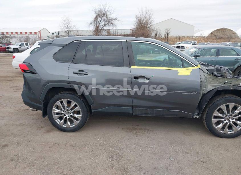 Photo 13 of 2021 Toyota Rav4 XLE PREMIUM (VIN 2T3A1RFVXMC204414)