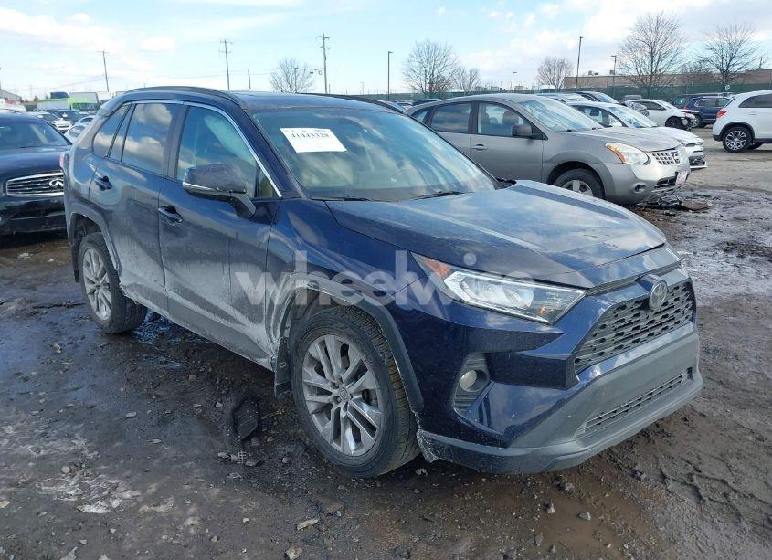 2021 Toyota Rav4 XLE PREMIUM (VIN 2T3A1RFVXMW170960) main photo