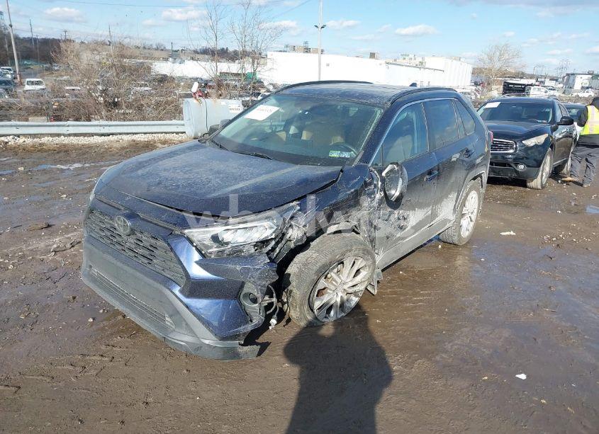 Photo 2 of 2021 Toyota Rav4 XLE PREMIUM (VIN 2T3A1RFVXMW170960)